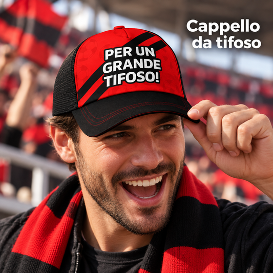 CAPPELLO C/VISIERA ROSSO NERO – immagine ambientata